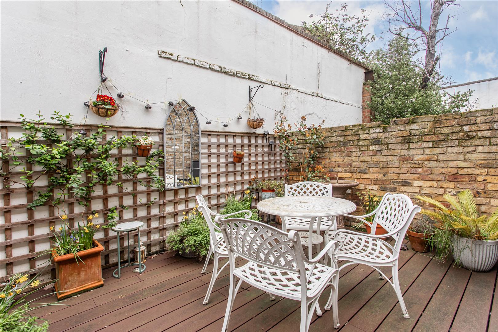 Tredegar Mews, Mile End